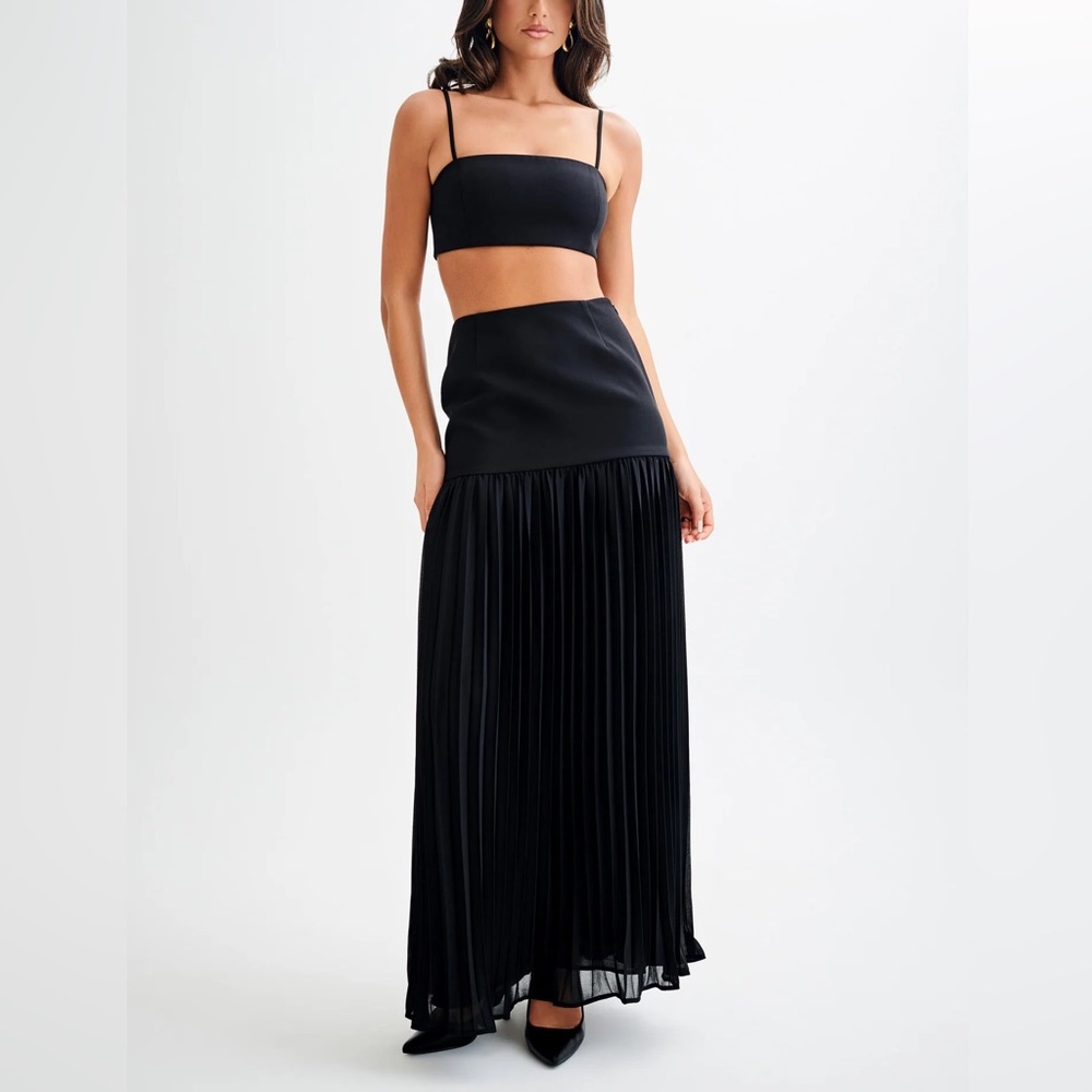 NWT Meshki Jillian Pleated Maxi Skirt – Black
